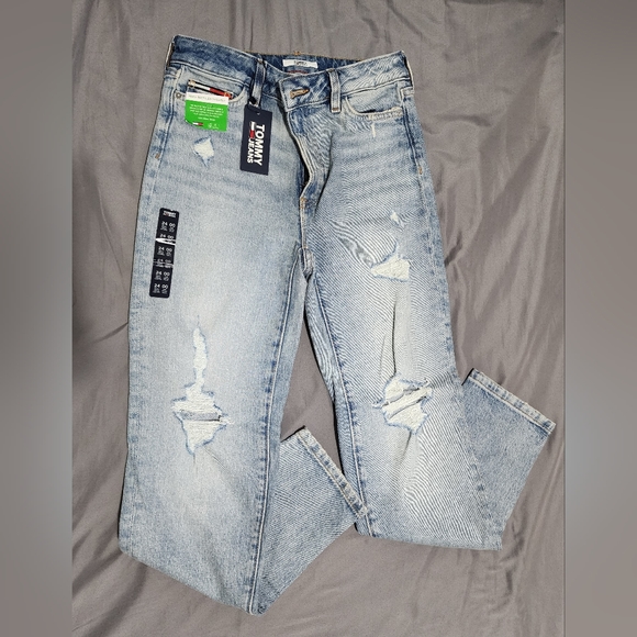 (BNWT) Tommy Hilfiger Mom Jeans - Picture 3 of 6